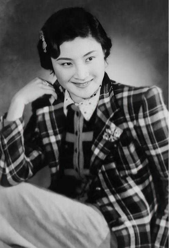 1966年，“京剧皇后”言慧珠自缢前，她拉着11岁的儿子跪在丈夫俞振飞面前，嘱托