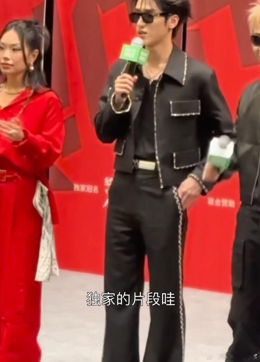 严浩翔答应大家的新说唱福利新说唱2025 严导的福利像及时雨！录制结束还想着送惊