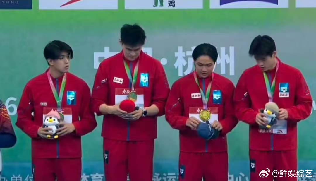 孙杨孙杨泳池里走出的传奇接力赛中独自追回差距、扩大领先，800 自逆境突围，孙杨