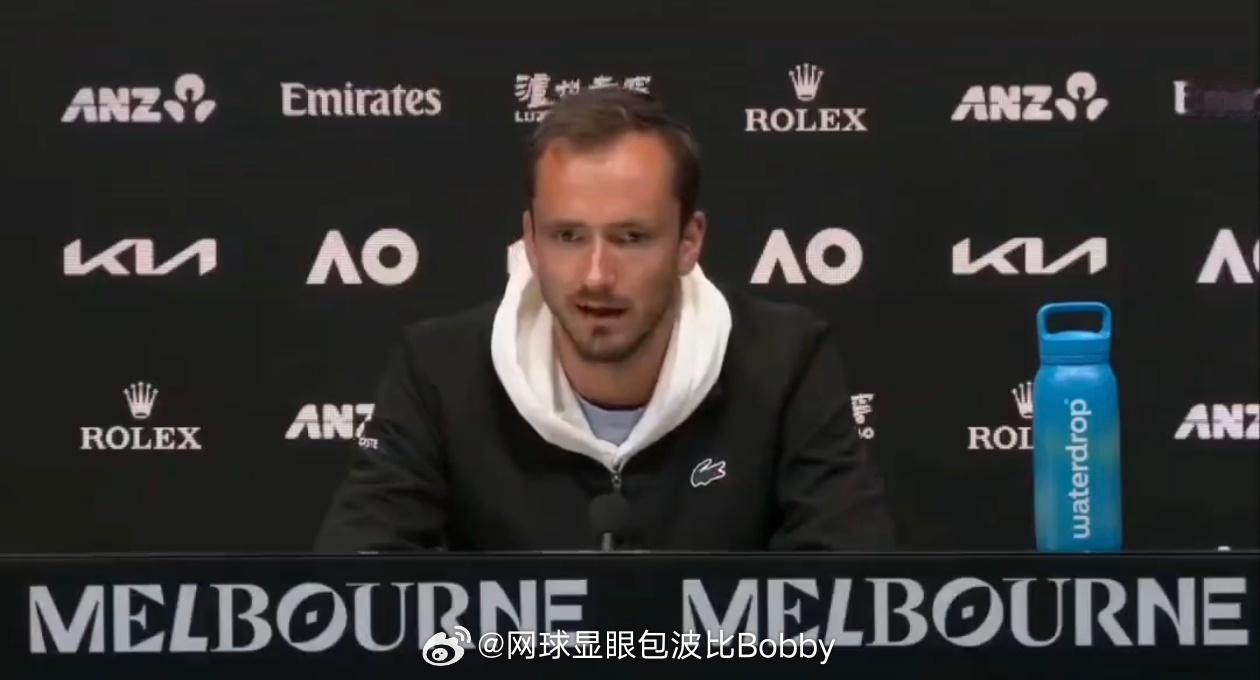 当被问及排名第3至第15位的球员需要具备哪些条件才能挑战辛纳和阿尔卡拉斯时，梅德