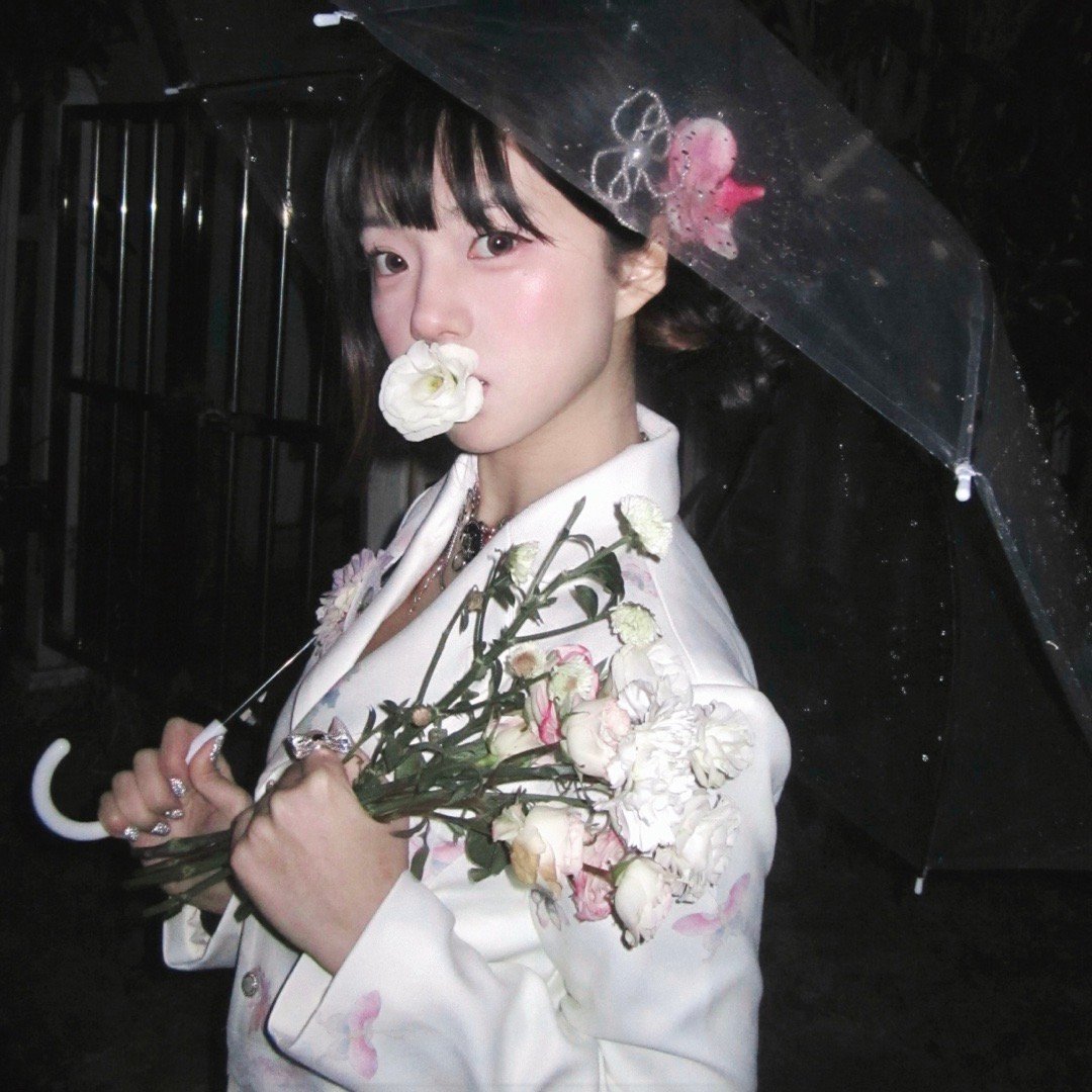 她离开的那天下起了雨.. ​​​