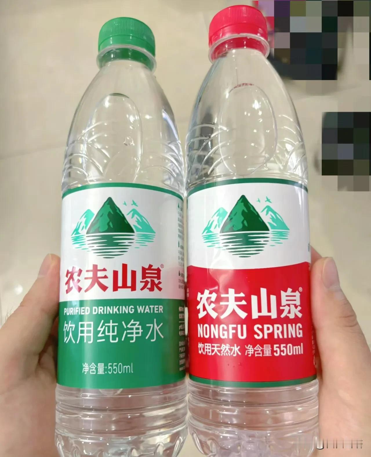 今天看电视突然发现农夫山泉出了新的包装，原来只有红色de包装，现在出了一个绿色d