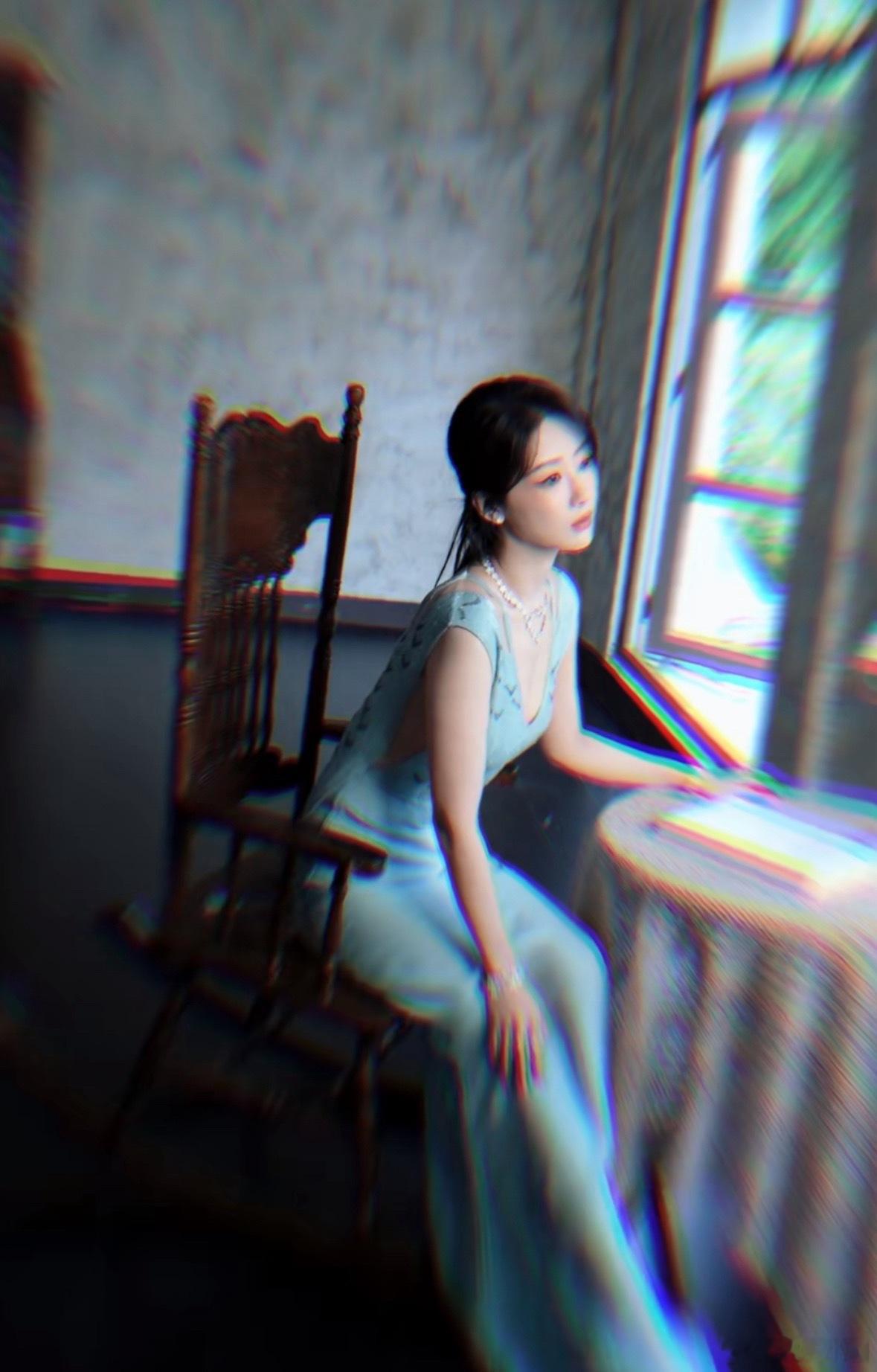 杨紫湖蓝针织连衣裙杨紫湖蓝连衣裙 谁懂这张啊 还有风韵 ​​​