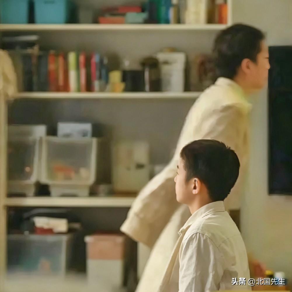 13岁男孩学校体检，艾滋初筛标了个“可疑”，学校直接劝孩子别来上学。

家长带着