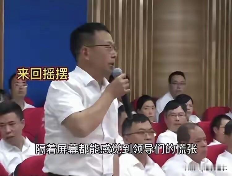 每次看问政节目，都像看一场写好剧本的演出。台上主持人、市民代表轮番开炮，问题一个