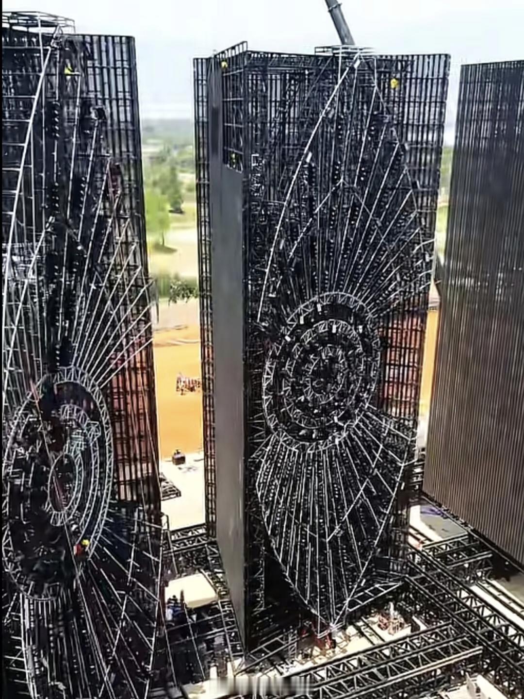 华晨宇演唱会被叫停不只是娱乐事件除了破坏生态环境的问题，还有人说是影响了当地的风