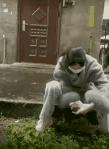 这是辟邪还是特殊癖好？
看着太狠了！