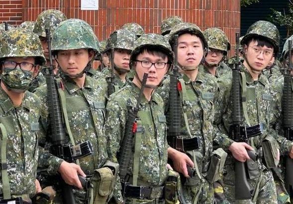 台湾自己起内讧了？台湾士兵突然发出来灵魂拷问：“两岸一旦开战，台湾失败后，阵亡的