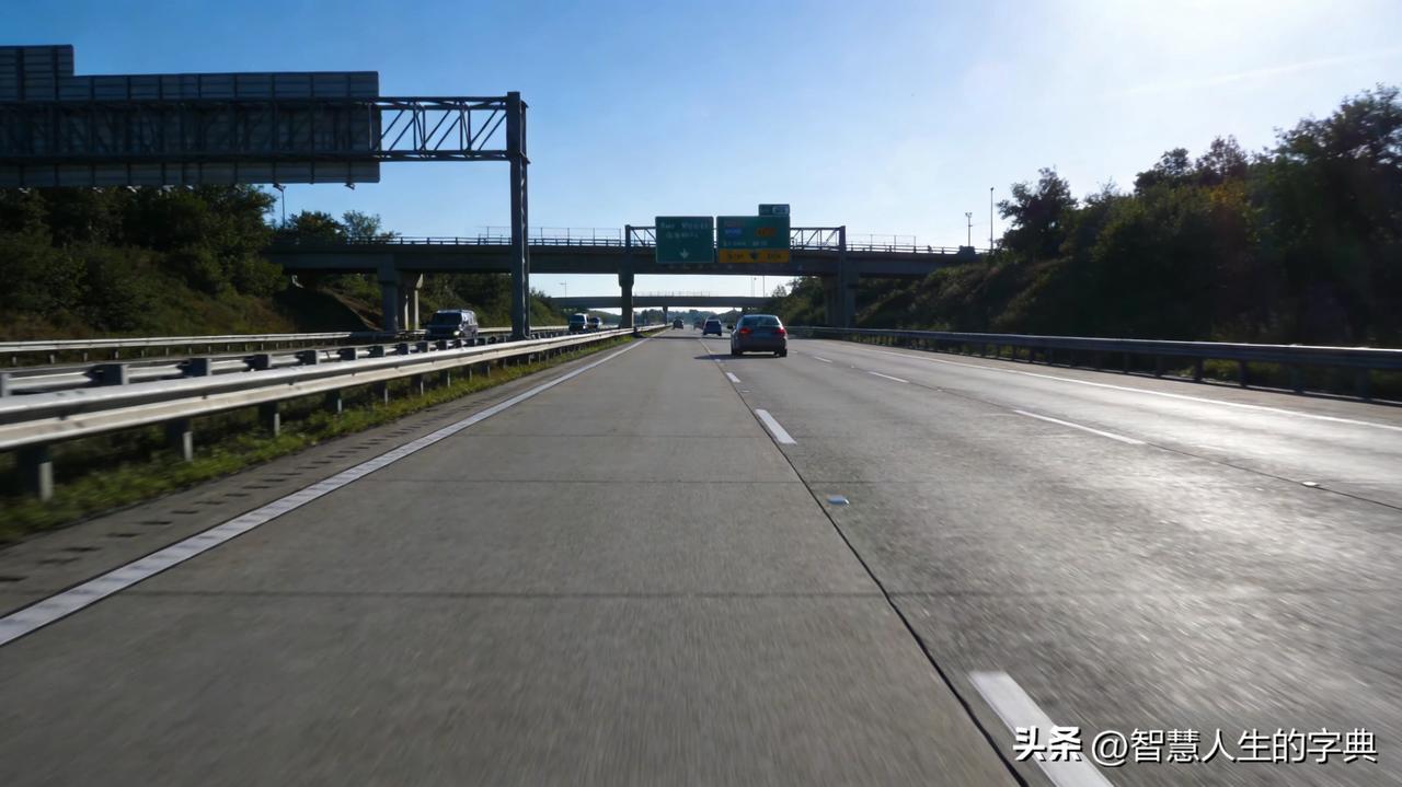 最近看到重庆经叙永至筠连高速宜宾段的最新进展，心里既期待又有点着急。这条被纳入四