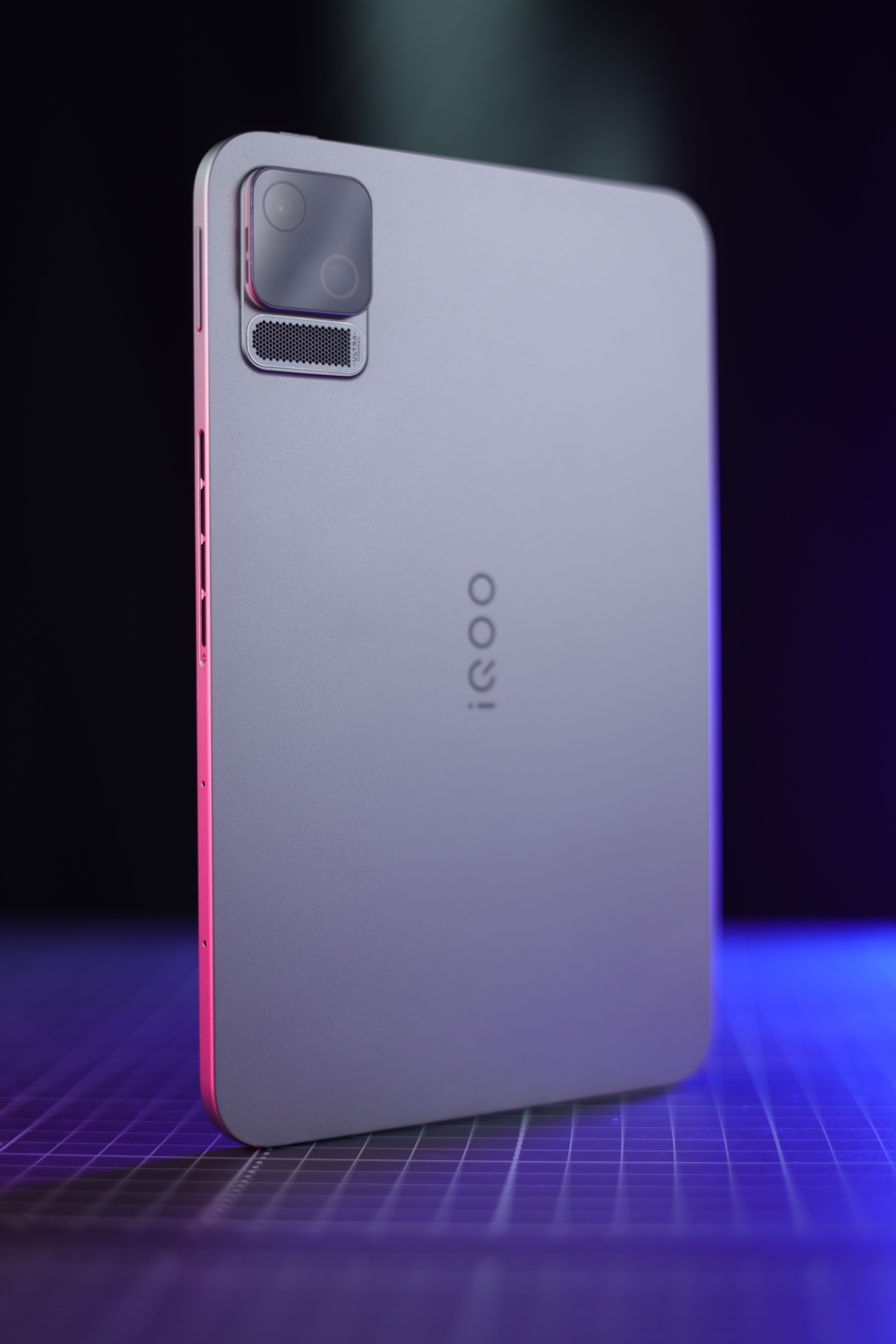 iQOO Pad Ultra！电竞新物种正式破界登场！上手第一感受就是超轻超薄，