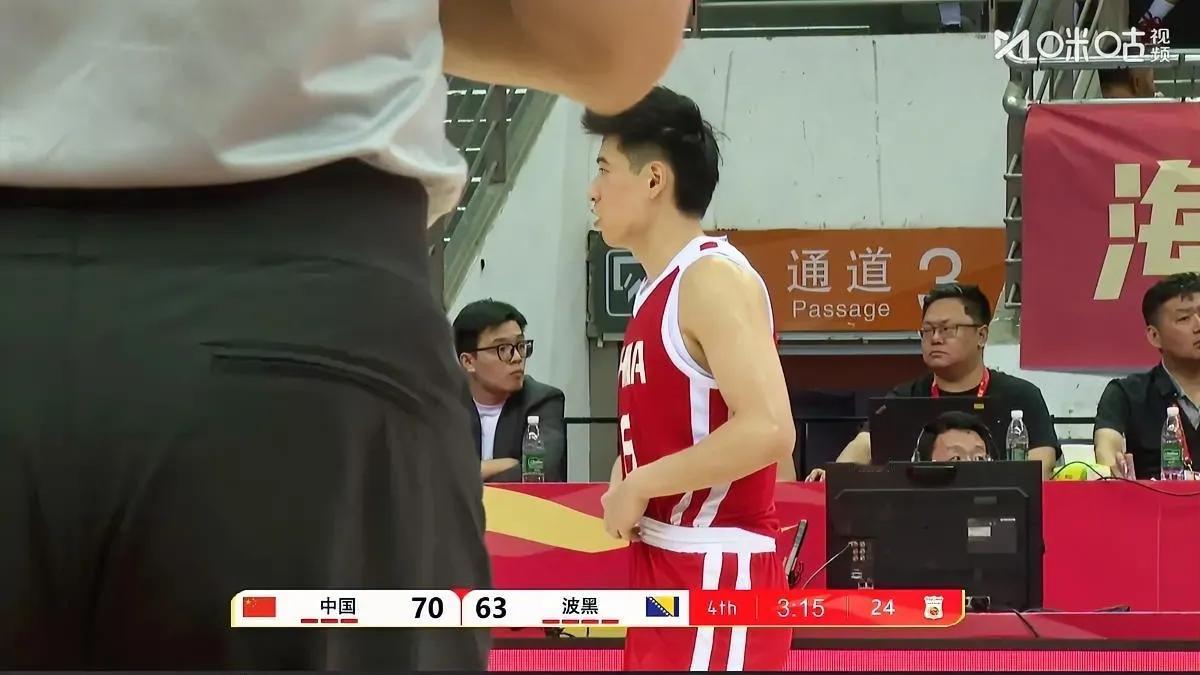 咪咕的篮球解说，差一点让球迷笑掉大牙！

在今晚中国男篮对阵波黑男篮的第四节比赛