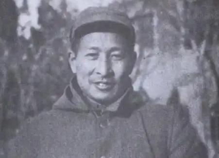 1947年2月，华野钟期光坐车办事途中，被六纵负伤排长带人围堵殴打，王必成抓来打
