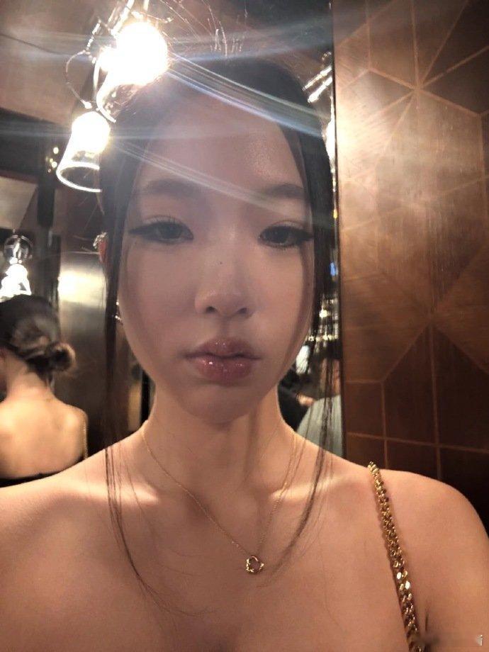 小S大女儿晒面部针灸照 小S大女儿晒近照，这个头骨绝了！ 小S大女儿晒近照