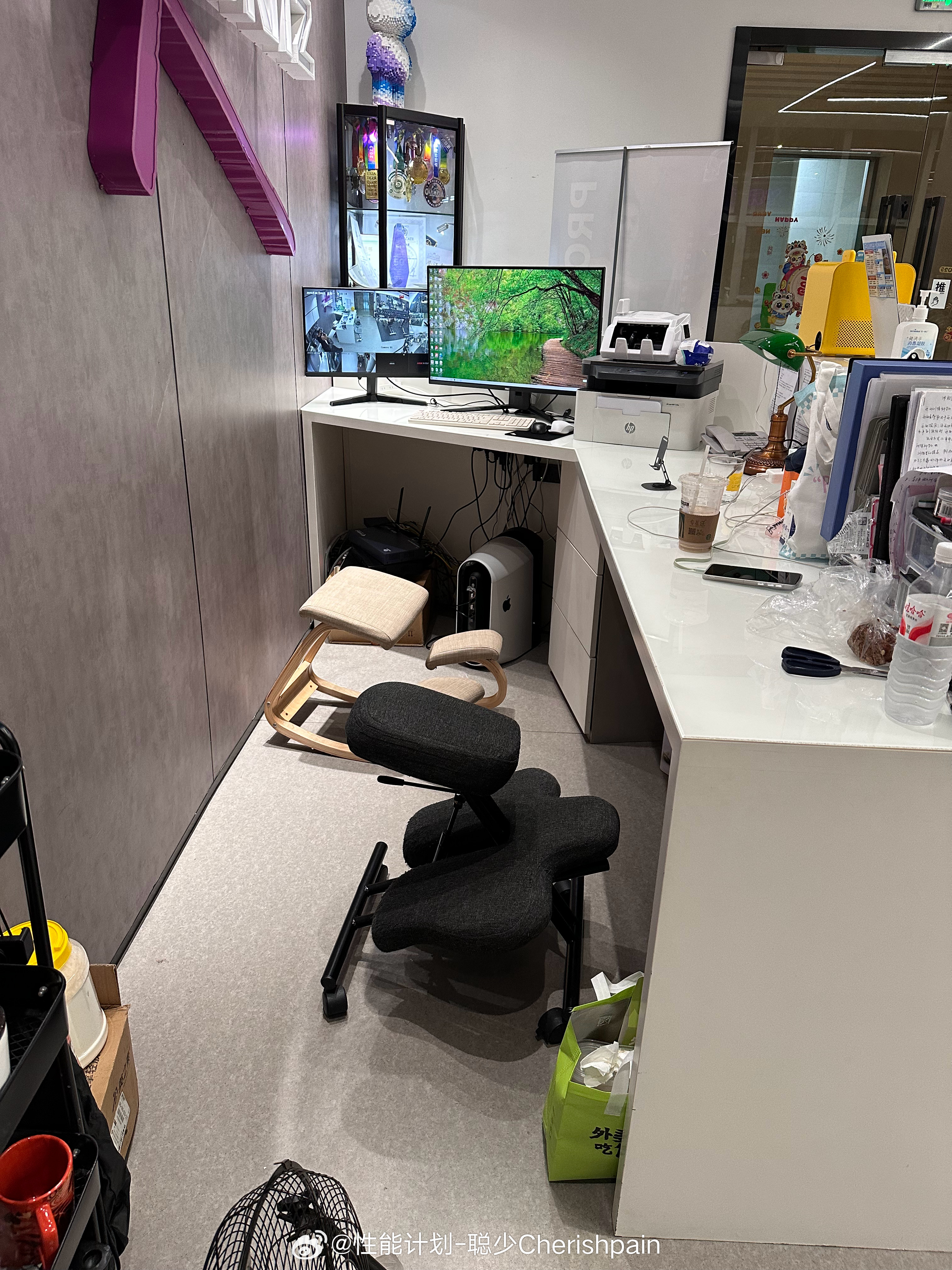 每次来健身房看见教练坐的椅子都感觉很奇怪，好奇这种椅子坐着真的舒服吗[疑问] ​