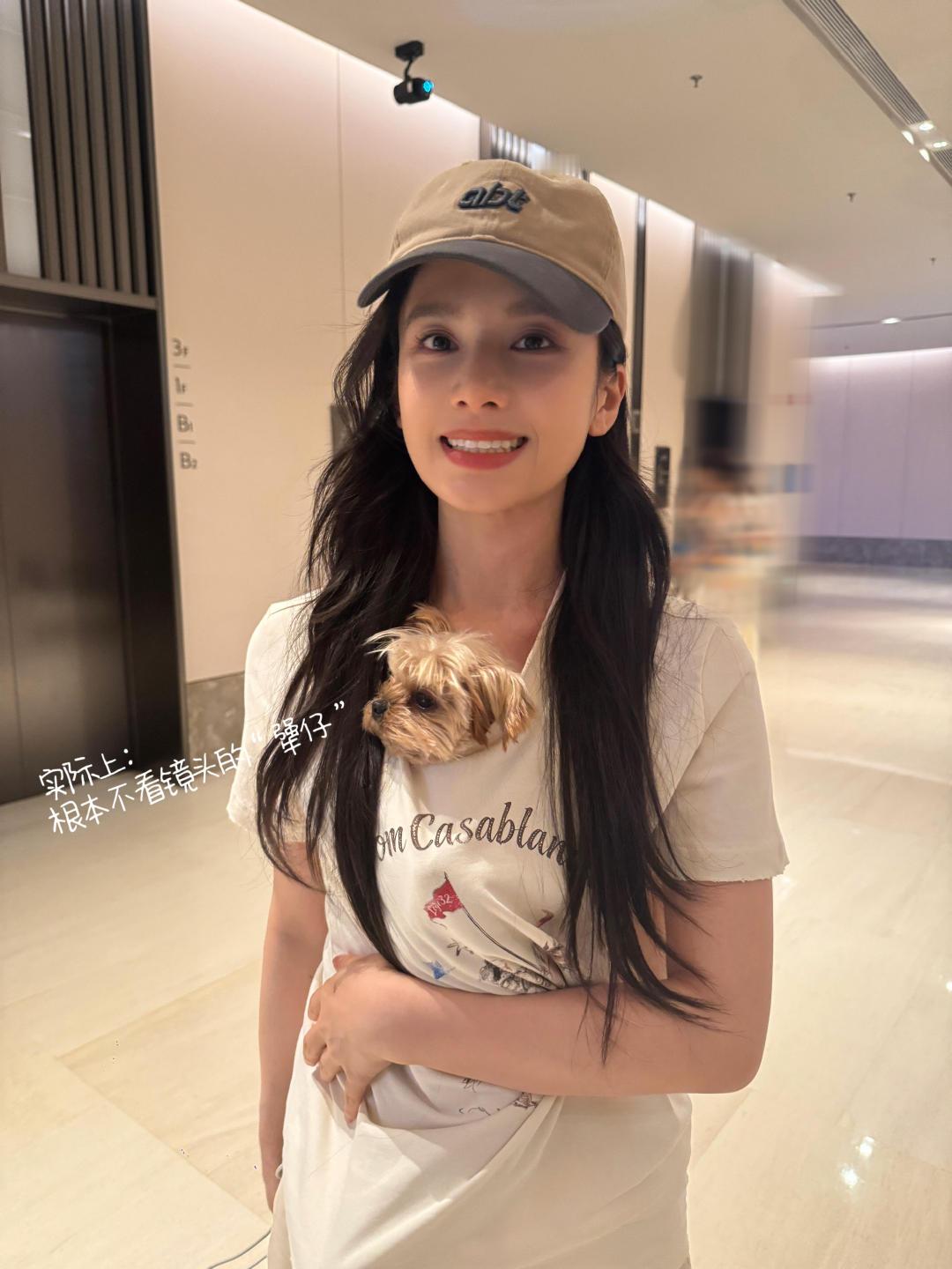 张婧仪侧脸睡颜张婧仪把豆仔揣怀里 来品品张婧仪这个侧脸睡颜有多美豆仔被揣怀里也太