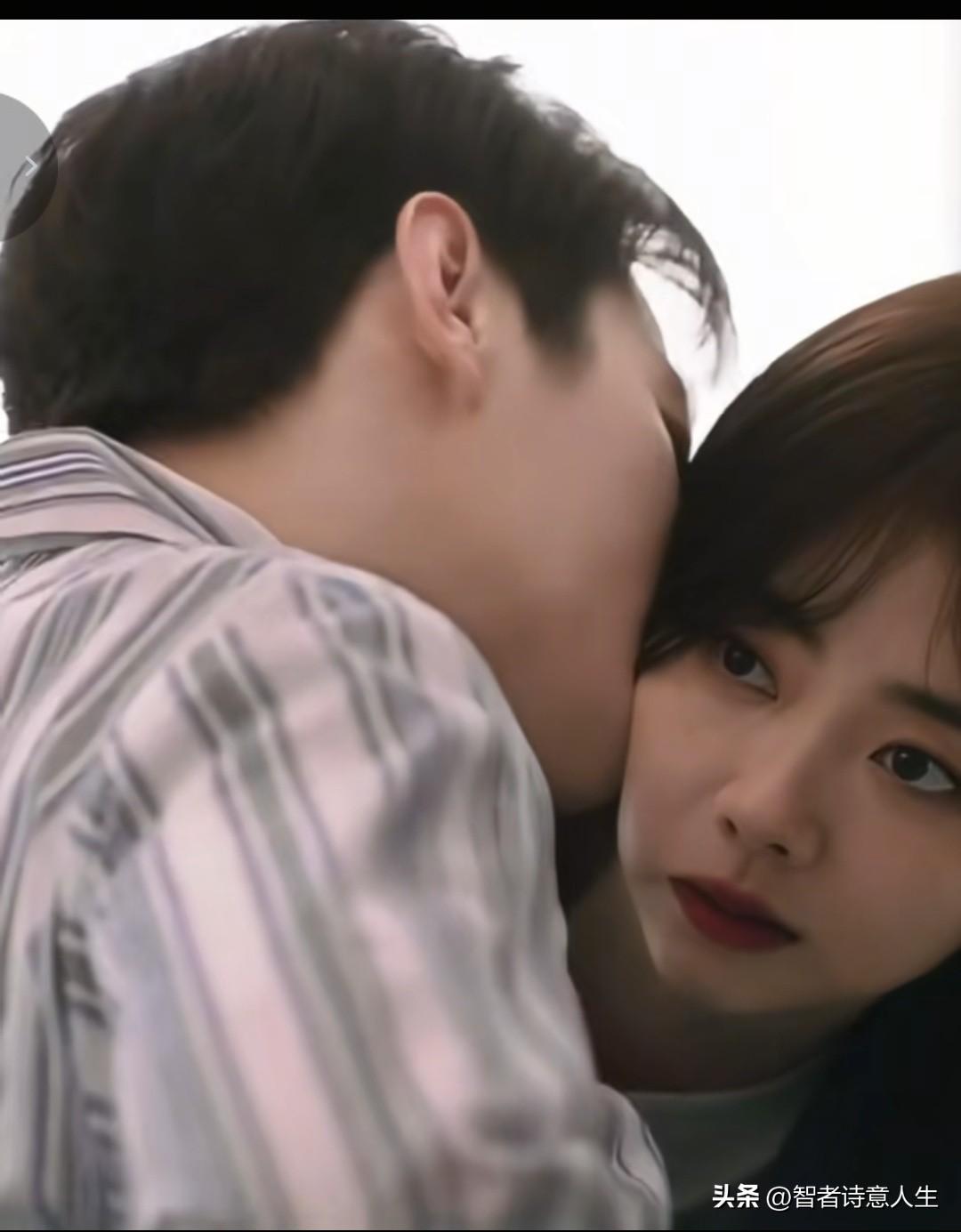 救命！发现宝藏片段——韩廷董事会撑桌名场面，眼神帅到裂开，有人剪同款吗[星星眼]