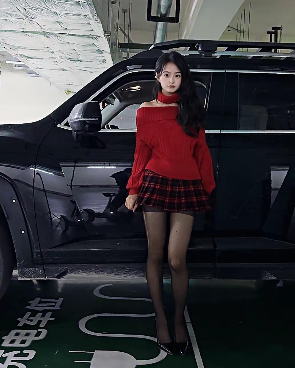 长得乖就行了 ，你管我乖不乖。汽车小姐姐