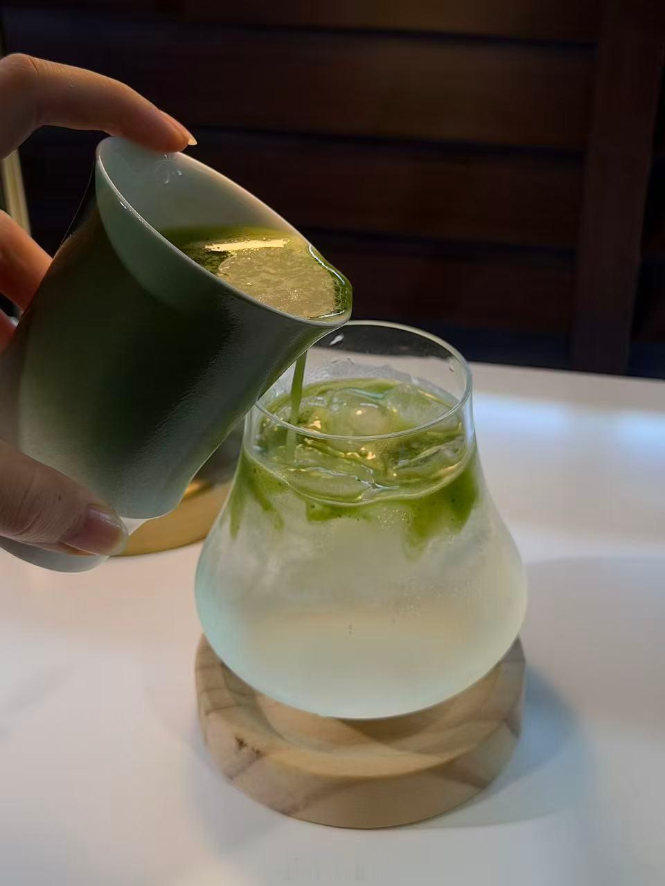 我不允许还有人没有尝到过我家的苹果抹茶气泡水今天19:30小红不见不散 
