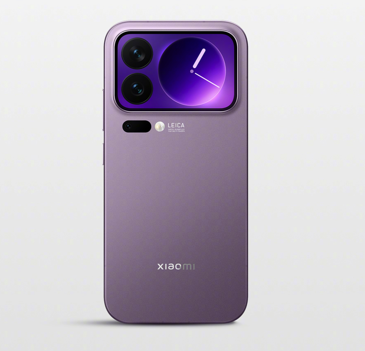 按照卢伟冰的说法，小米希望在2030年的时候把高端机做到3000万的规模。“今年