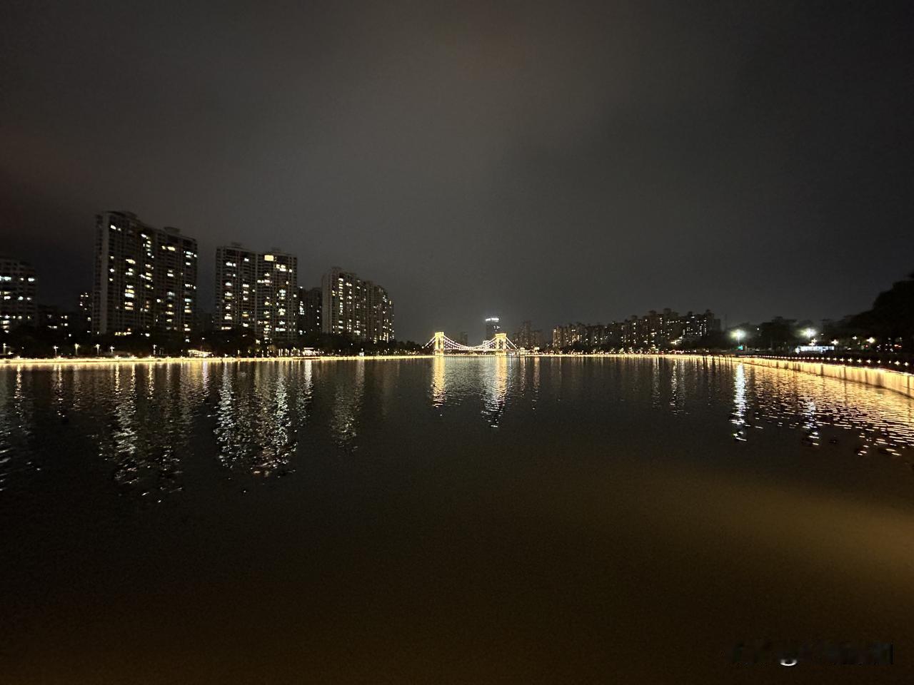 两岸风云，碧波如镜…….