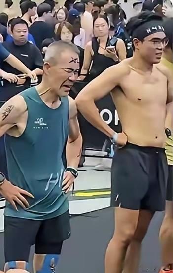 大家都为王石捏了把汗，
这个年龄了，非和青壮年人一样硬拼，
即使再有钱，再营养跟