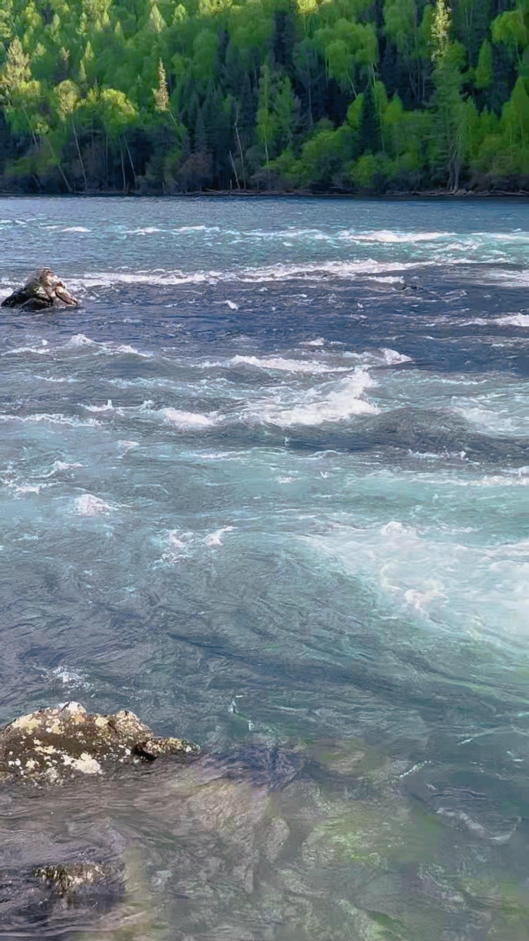 远离那些令你受到伤害的 拥抱那些给予你力量的  许多人走下坡路 很明显...