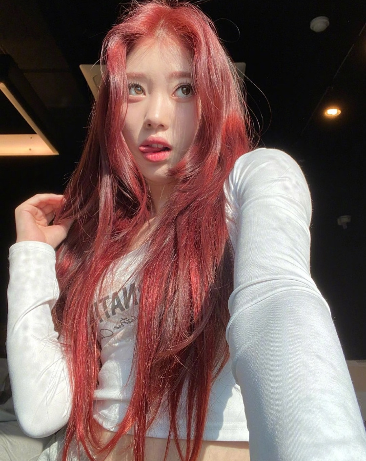 建设女爱豆红发自拍女孩你们太美好了 