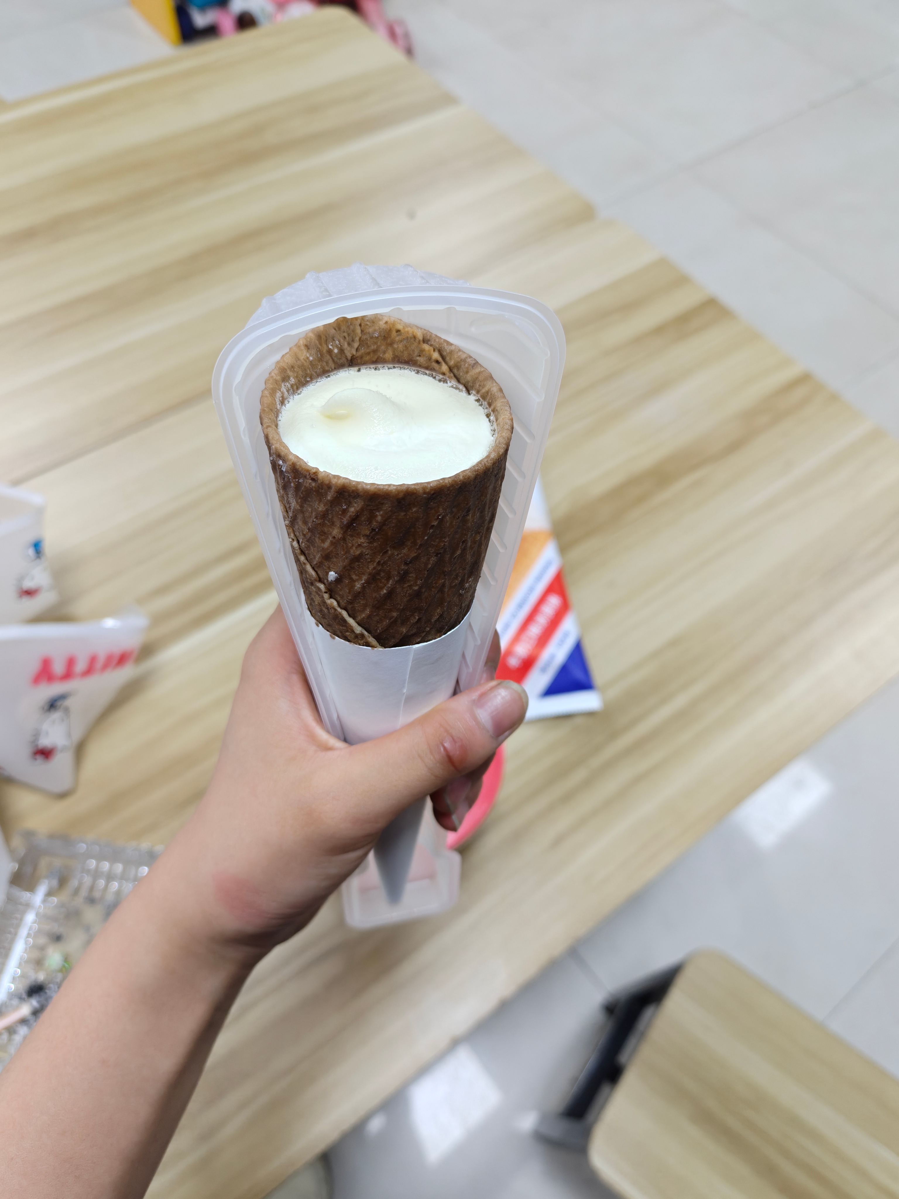 隅间圆语那个破手套 戴着我的手成啥了有点奢侈六块钱的雪糕