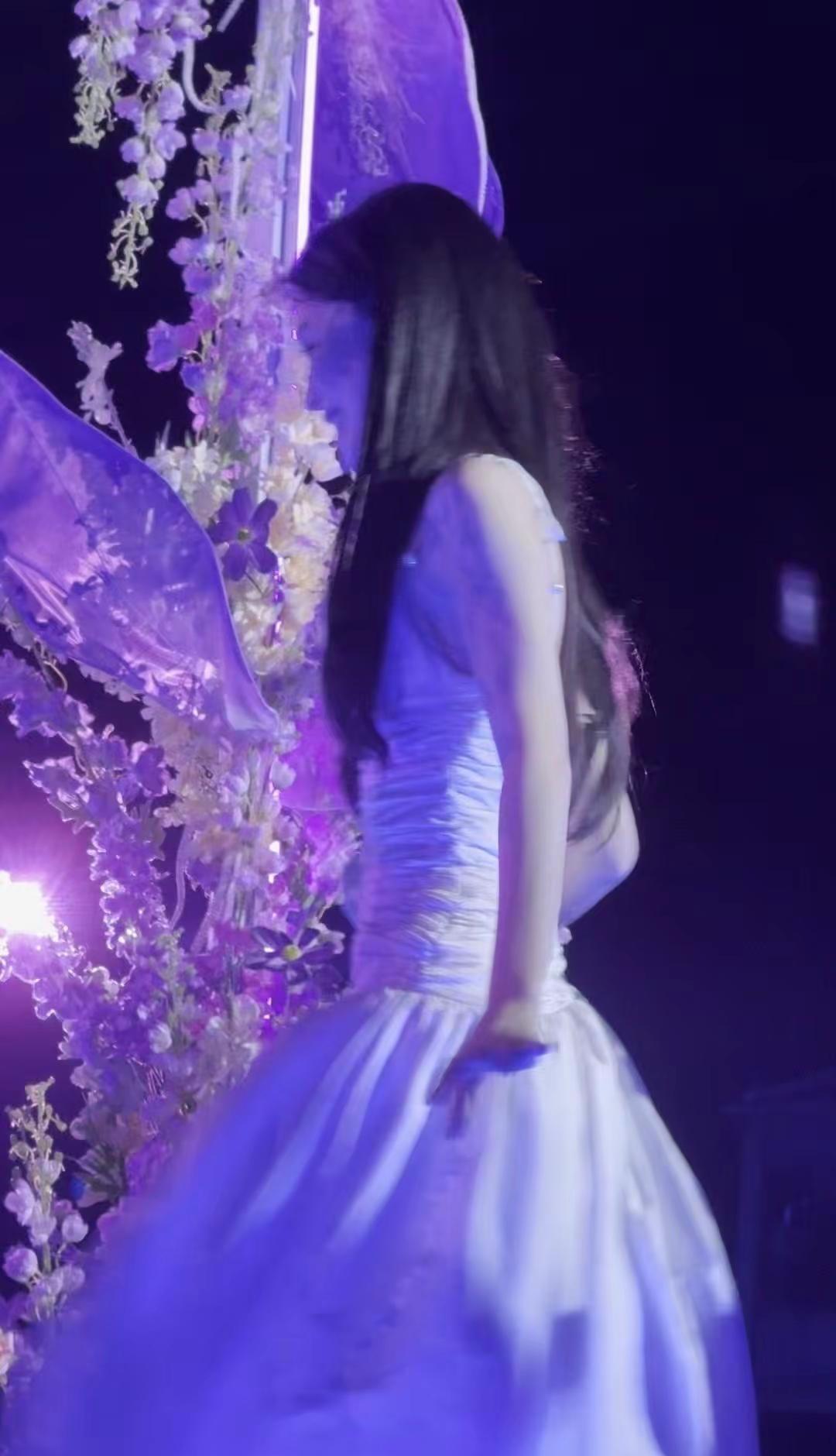 🎤姚晓棠无锡拈花湾录制现场超甜互动！小糖糖在无锡拈花湾录制节目，现场气氛超嗨！