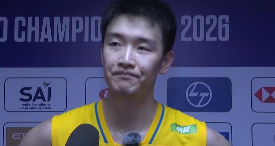 直落两局以2：0击败哈萨克斯坦选手帕纳林，仅用时30分钟轻松晋级男单32强的李诗