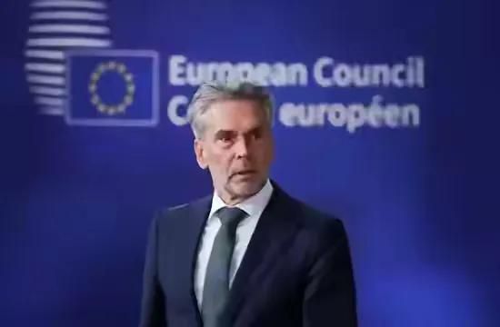 荷兰真敢动手了！  
2025年10月，荷兰政府突然冻结中资全资控股的安世半导体