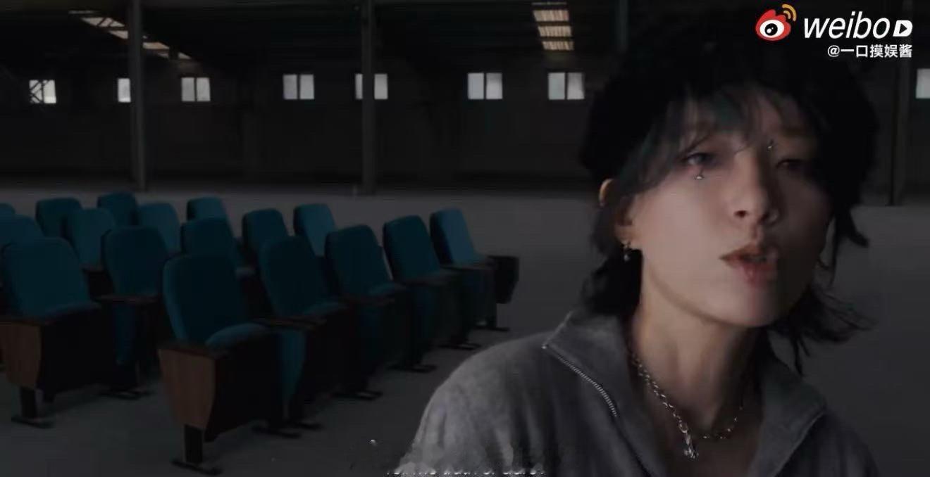 李斯丹妮封闭货车里跳舞 李斯丹妮新MV是“有限空间，无限魅力”的最佳示范。在封闭