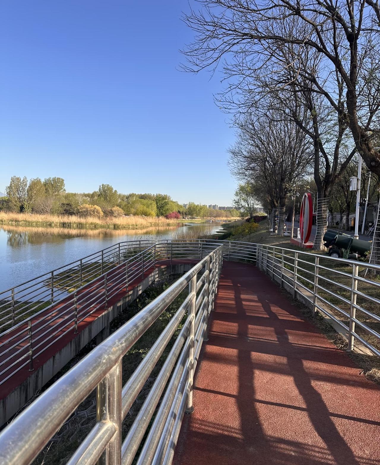 人到中年后，锻炼身体是想要过好下半生的最好选择。
很多中年朋友到了中年后，觉得压