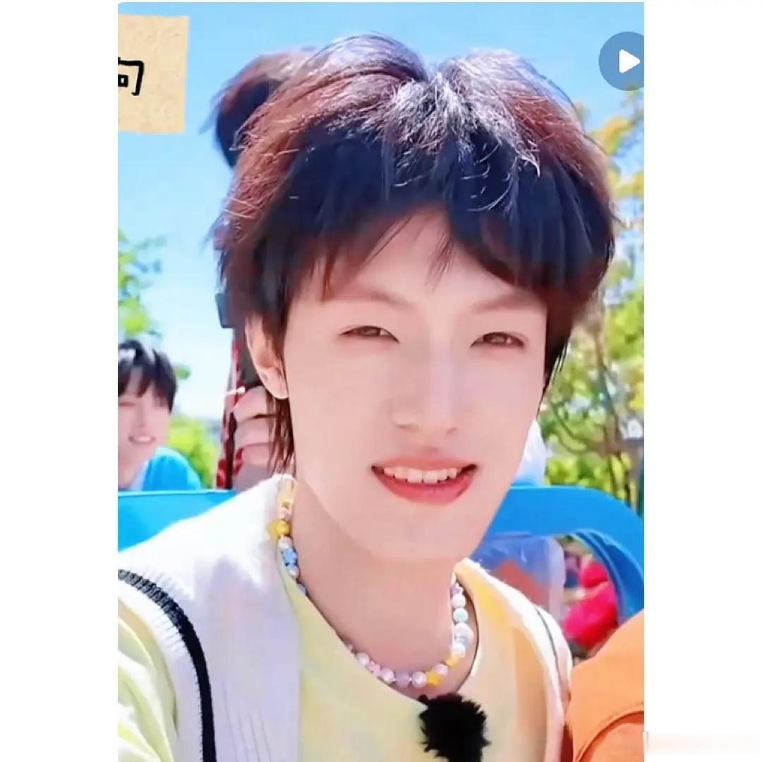 张泽禹好像李昀锐啊你们觉得呢 