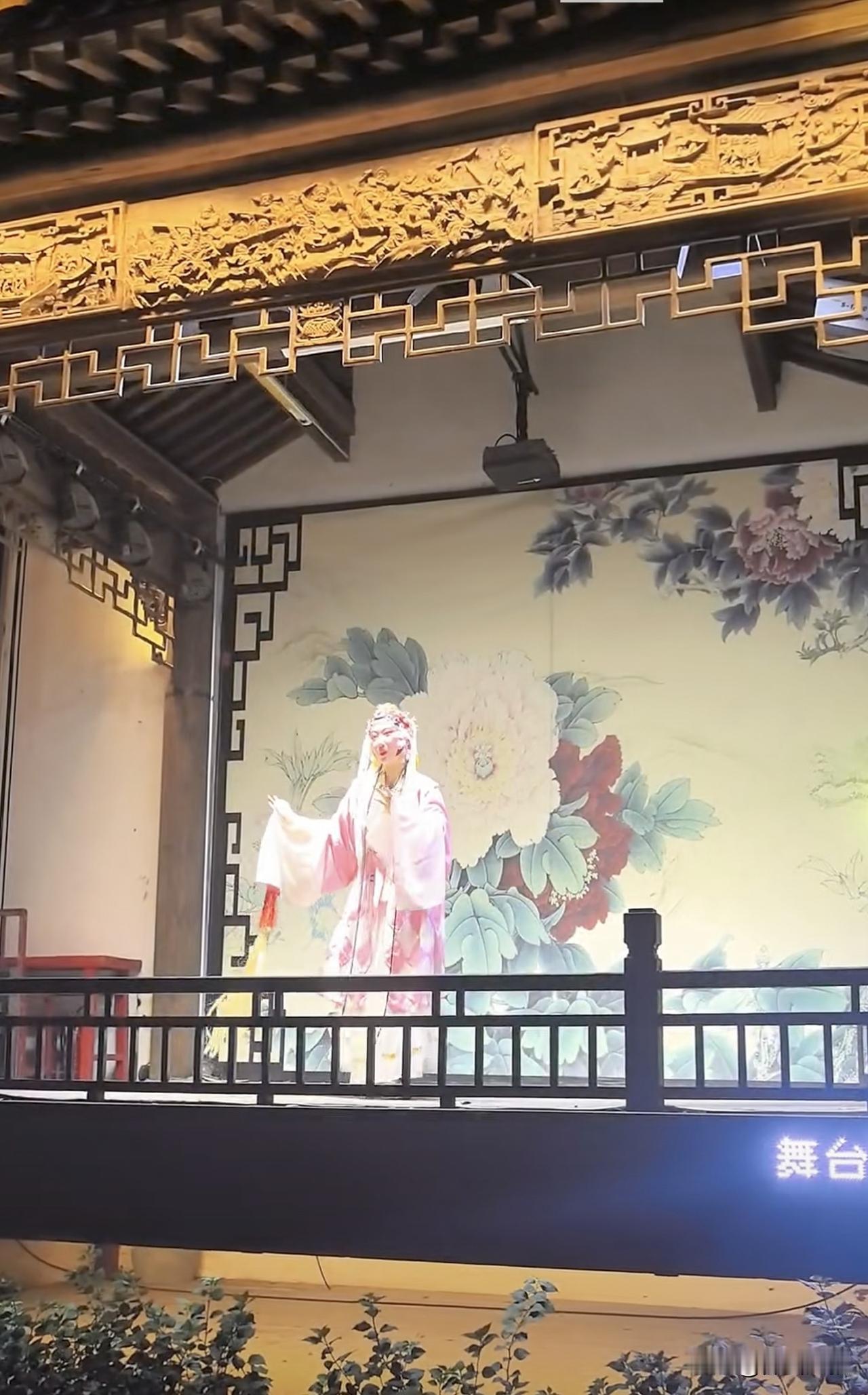 《易经》有言：“穷则变，变则通，通则久。是以自天佑之，吉无不利。”事物发展到极点