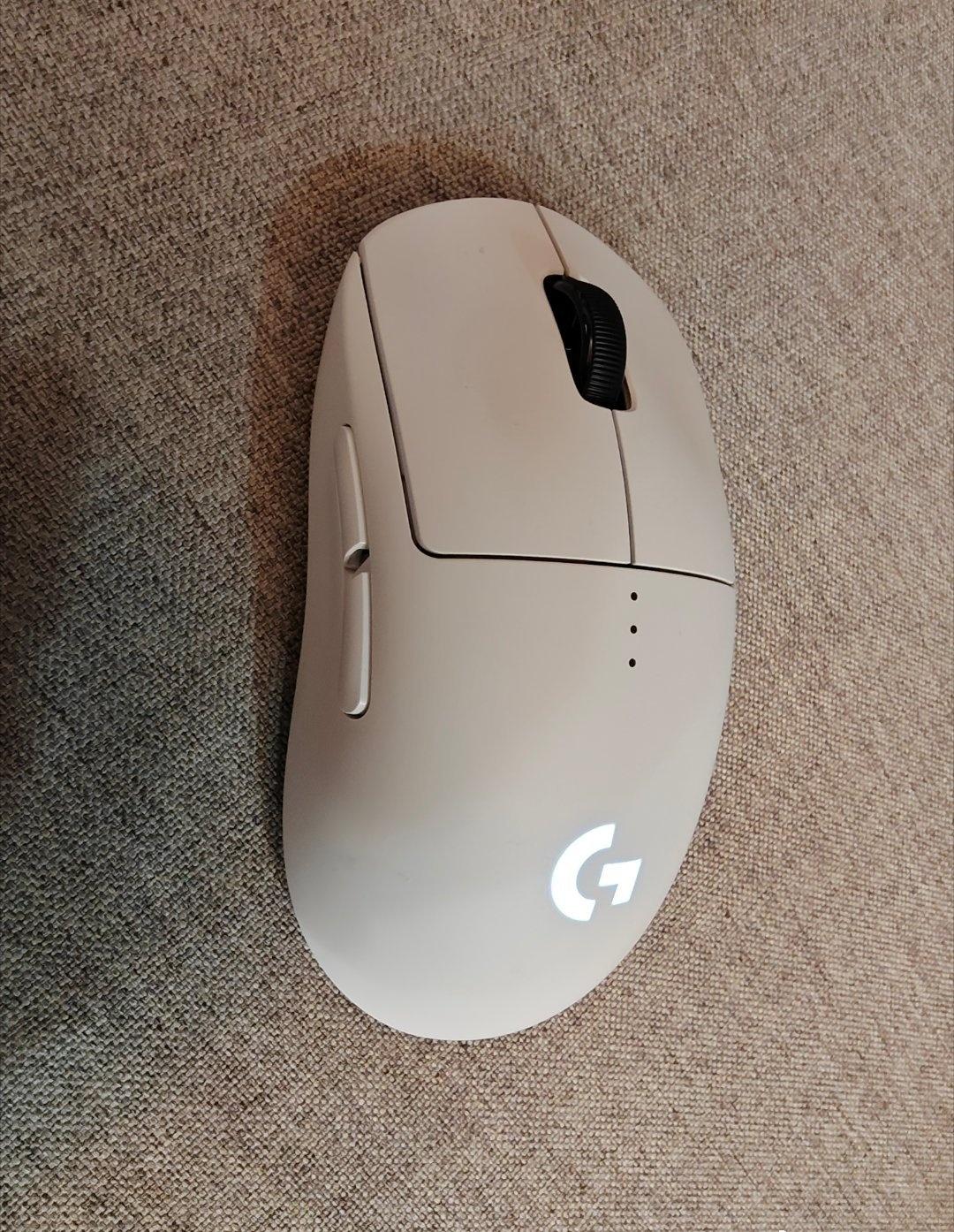 要不是不仔细看，我都觉得他是鼠标了，但是我刚刚仔细看了看，它就是鼠标，嗯对 ​