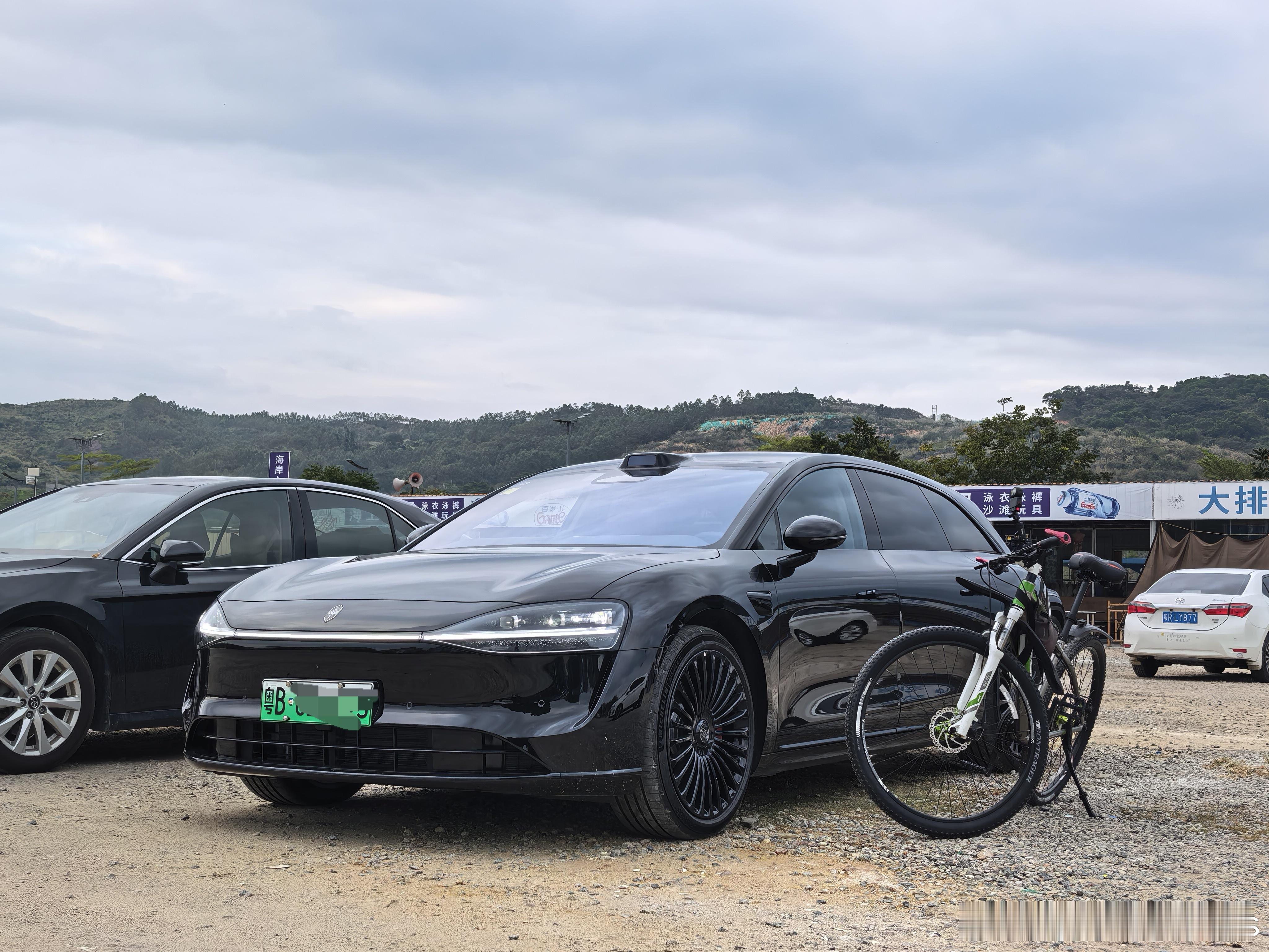 旅行车也不一定要旅行对吧~出来骑行也行的啊开着  到惠州乌头山绿道来骑车~风景确