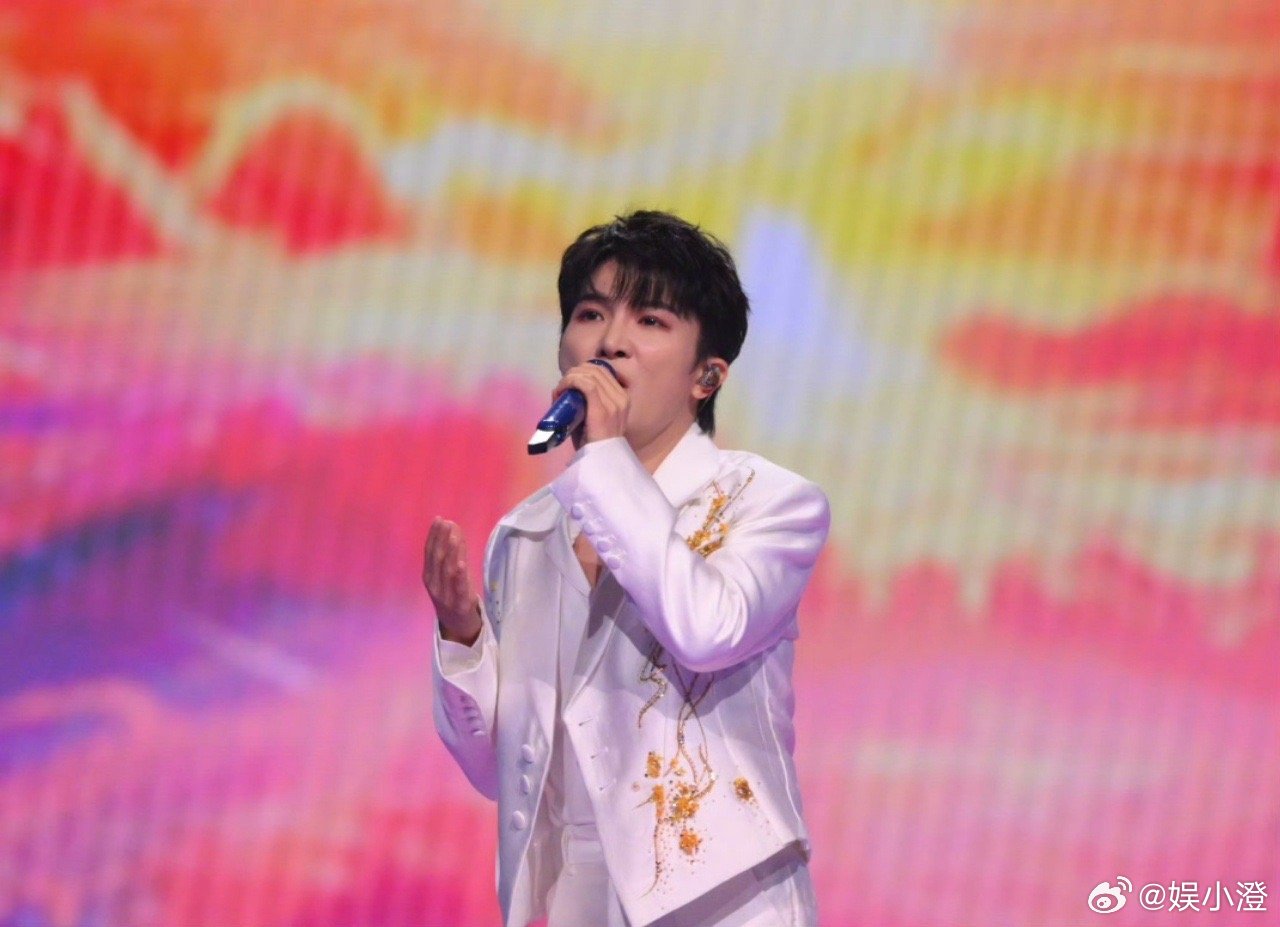 六公主说周深能驾驭所有歌曲 这评价太精准啦！周深简直是音乐界的“全能战神”，戏腔