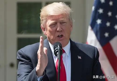 特朗普修建宴会厅可能要黄了！
特朗普之前去访问中国，亲眼见了人民大会堂那又大又气