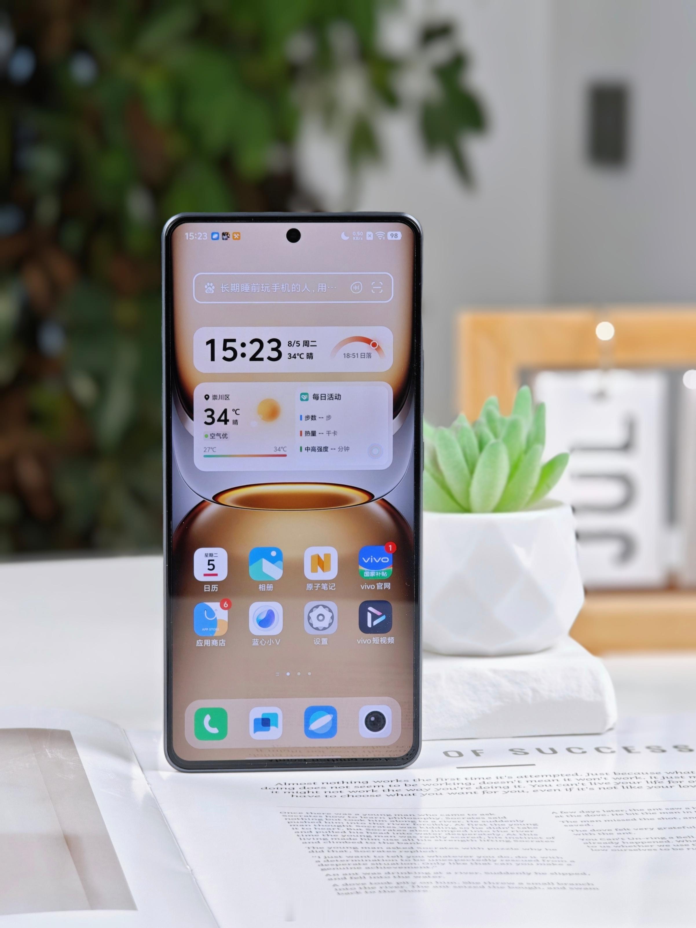 来和大家简单聊聊今天发布的这台「iQOO Z10 Turbo+」iQOO Z10