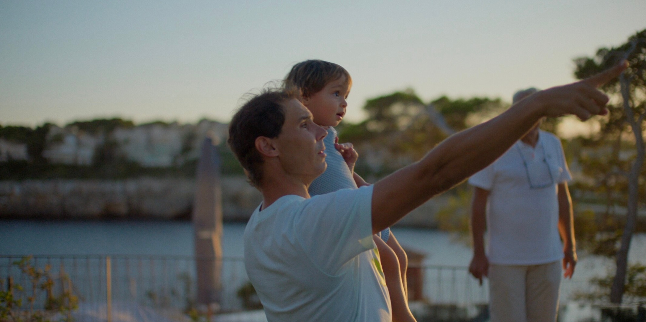 奈飞（Netflix）西语社媒分享了更多纳达尔纪录片的截图，首次法网夺冠的情绪释