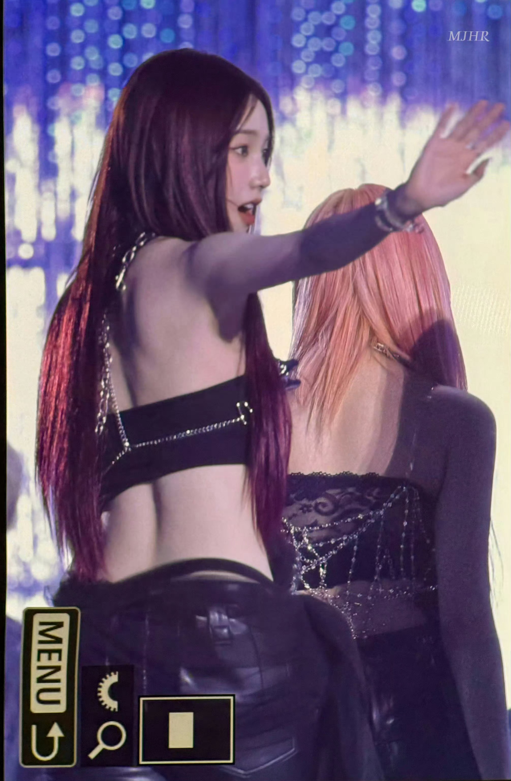 Karina最性感的部位其实是背沟…. 