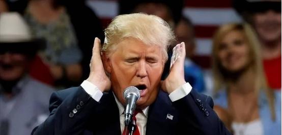 美国对伊朗的军事行动正在陷入越来越大的困境，国内反战情绪升温，特朗普政府面临的政