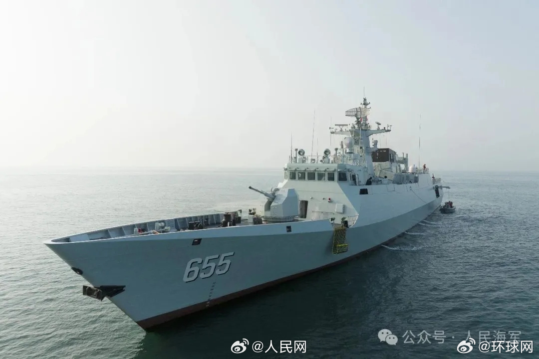 【砺剑深蓝！#海军黄石舰最新训练画面#】#看海军军舰如何画出一个标准的圆#近日，