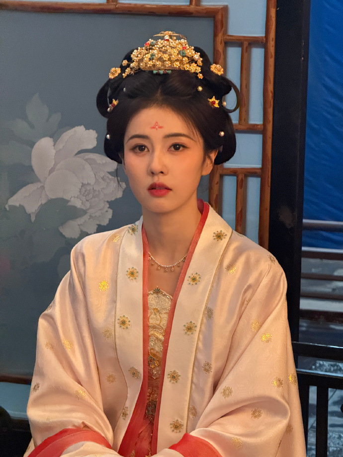 白鹿小粉团子白鹿李佩仪小粉团子 白鹿小粉团子，谁懂这个女官李佩仪的含金量啊，期待