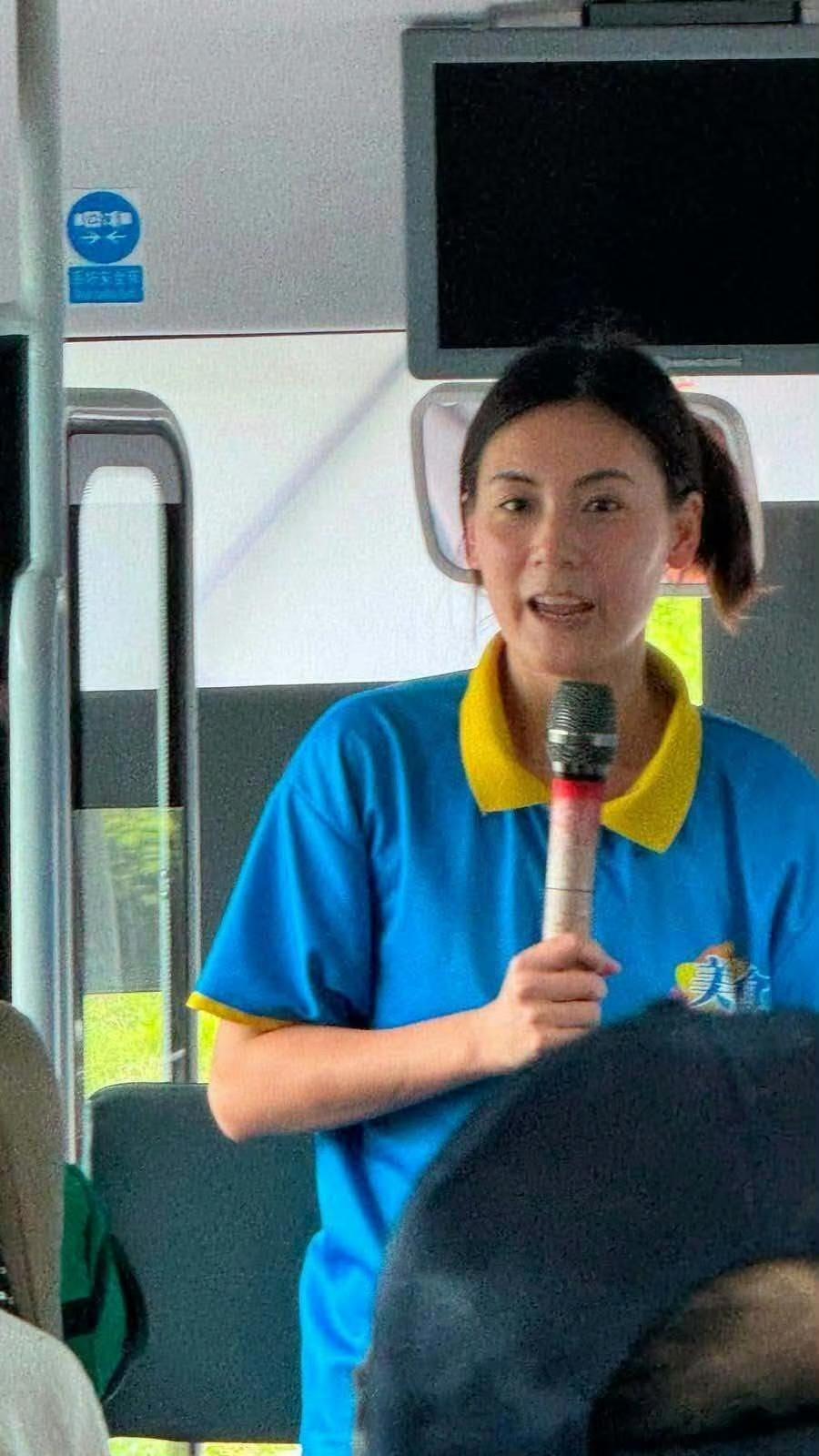 香港网友参加广东旅行团，发现当地导游很像张柏芝，相片爆红网络。