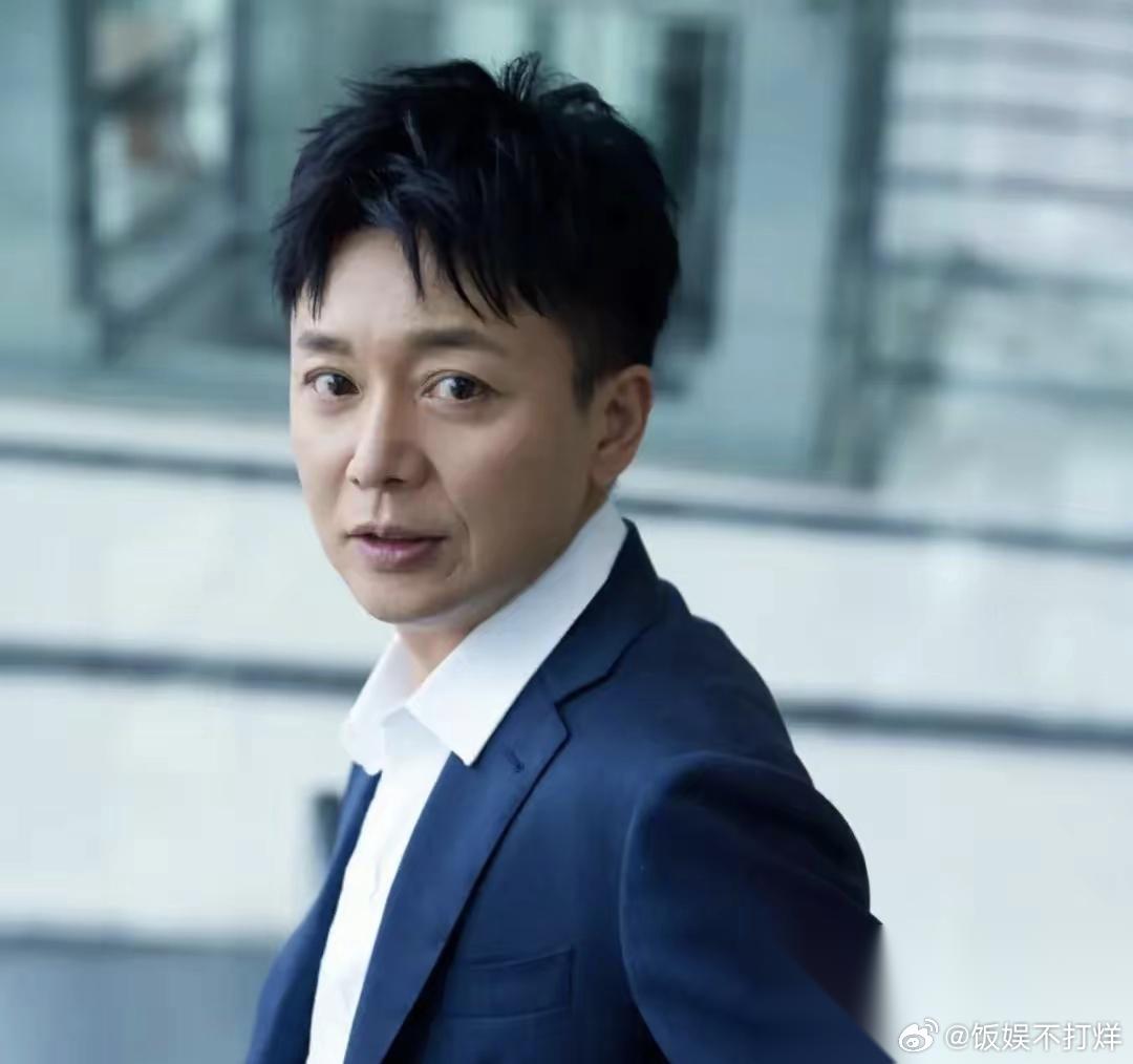 我们都被刘亦君给骗了！ 刚去看了一下 他根本不像戏里狠辣，他的真实是 实则的女儿