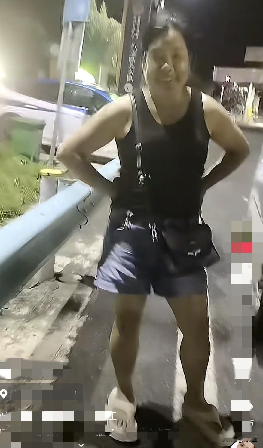 哈哈，男子说他聊了三个月的网友今天终于见面了。
不见面不死心，见面死的心都有。