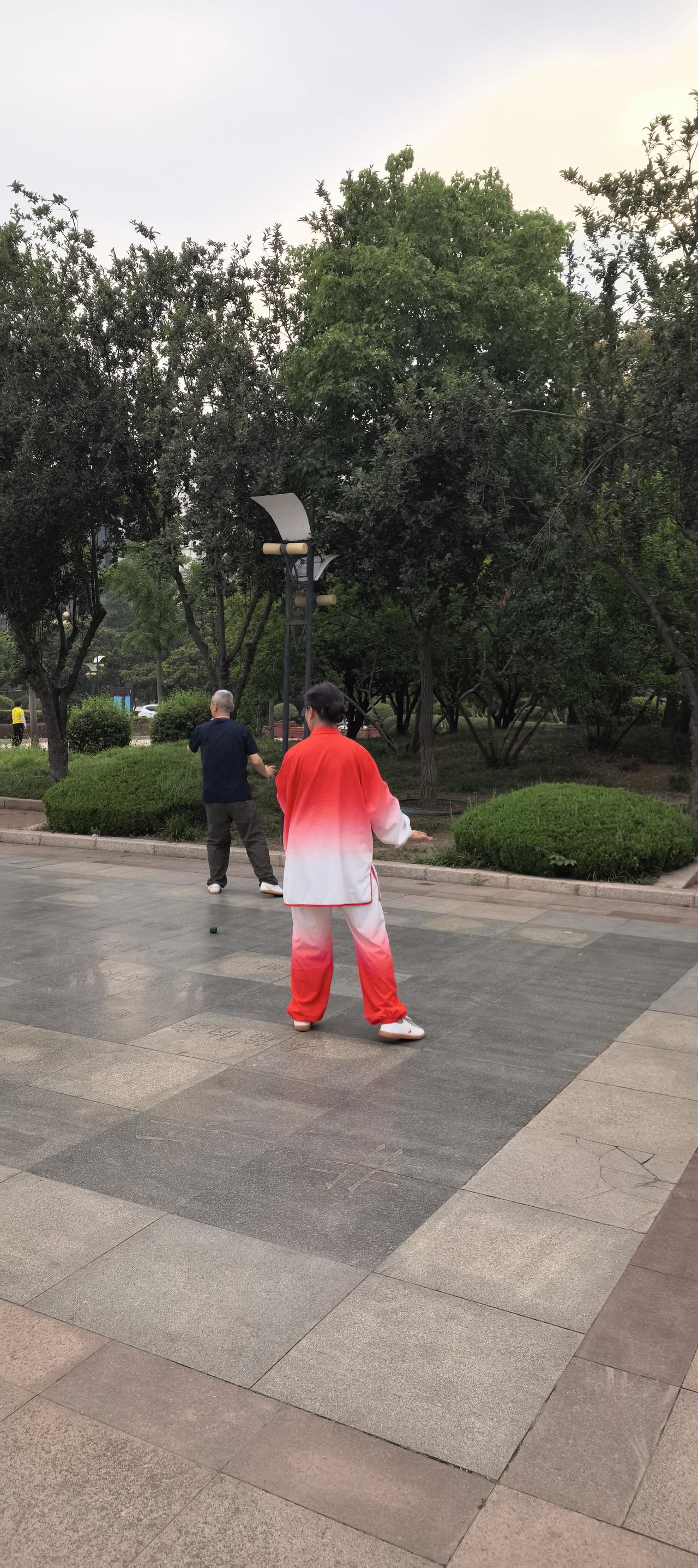 老了什么是你的底气人到老了，身体健康，腰里有钱，子女教育成功，孝顺，这就是底气。