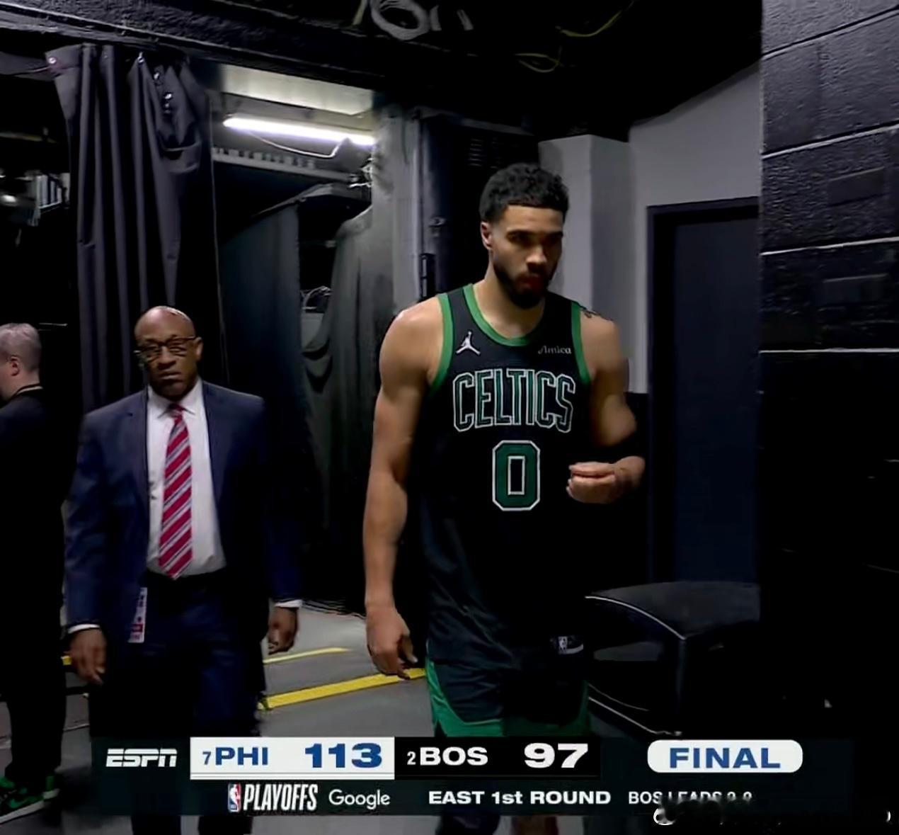 波士顿凯尔特人输了G5……下半场是真的菜啊，第四节的进攻看的傻眼了……杰森·塔图